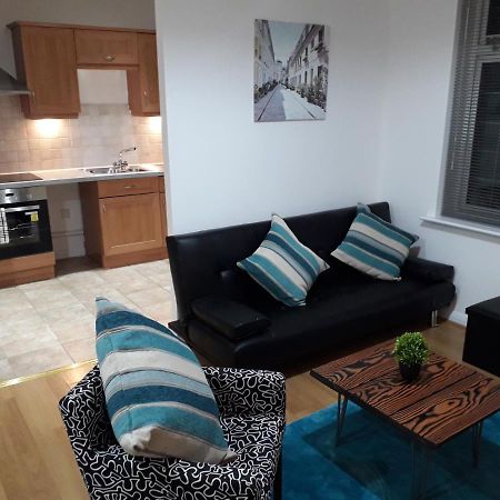 Luxury And Stylish 2 Bedroom Apartment With En-Suite Лутън Екстериор снимка
