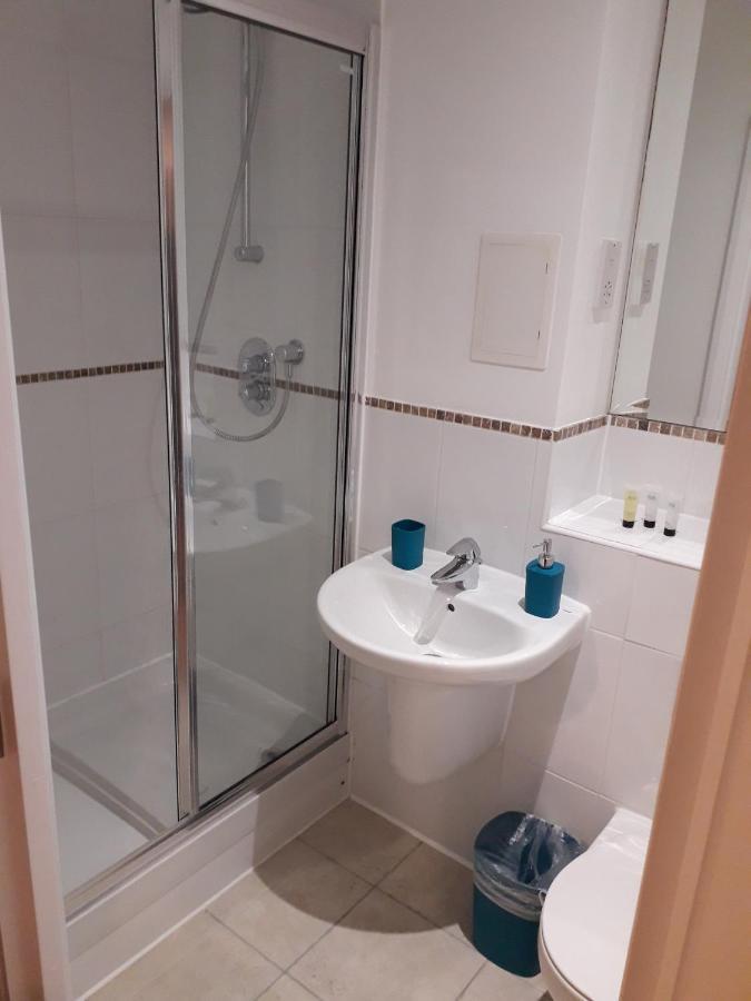 Luxury And Stylish 2 Bedroom Apartment With En-Suite Лутън Екстериор снимка
