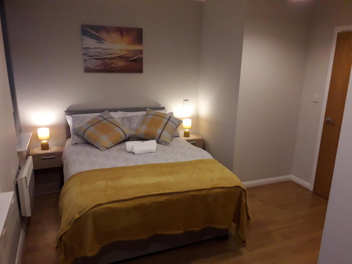 Luxury And Stylish 2 Bedroom Apartment With En-Suite Лутън Екстериор снимка