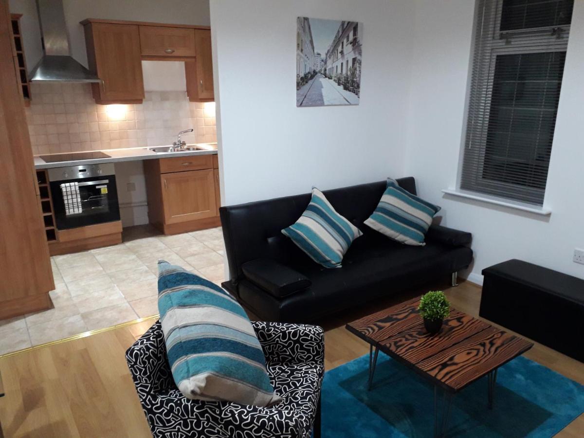 Luxury And Stylish 2 Bedroom Apartment With En-Suite Лутън Екстериор снимка
