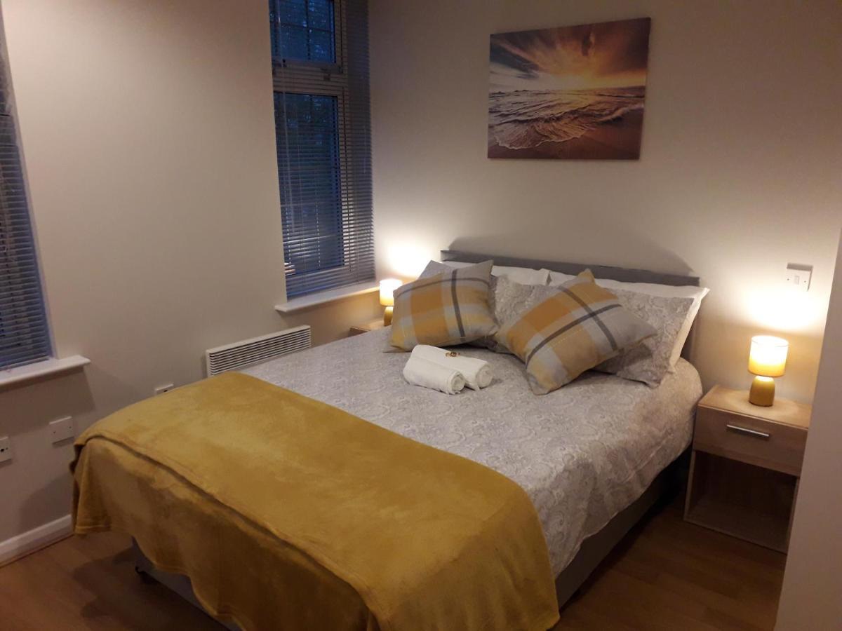 Luxury And Stylish 2 Bedroom Apartment With En-Suite Лутън Екстериор снимка