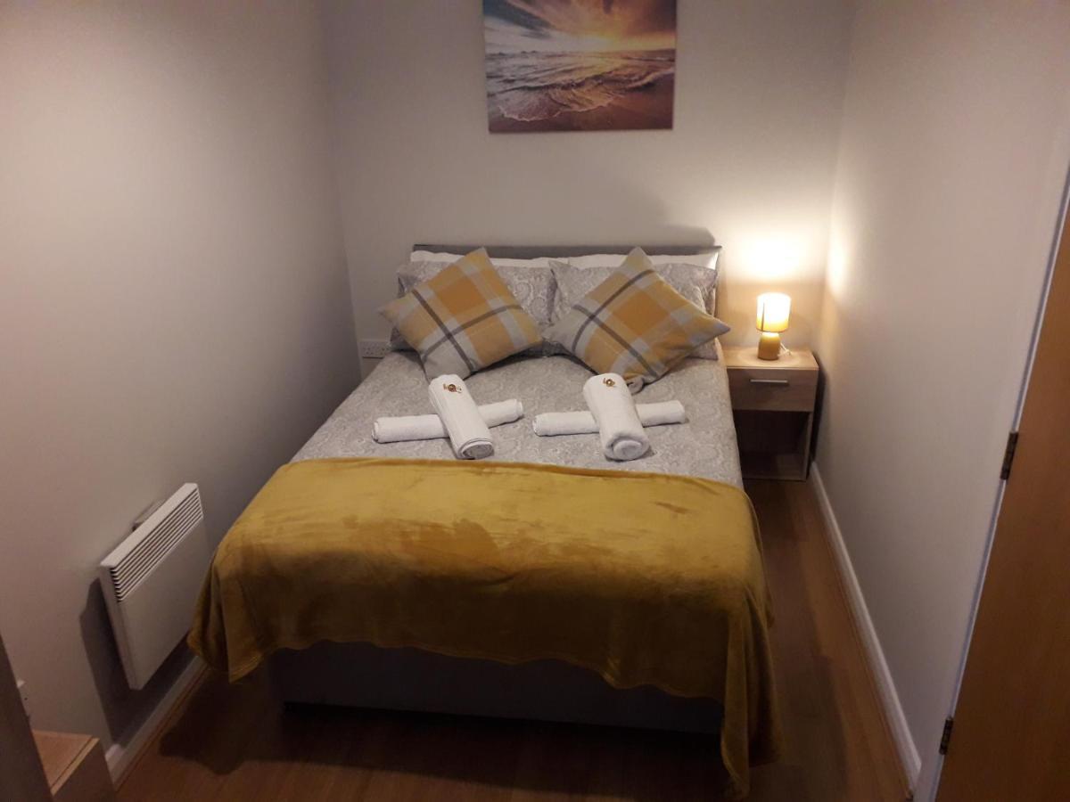 Luxury And Stylish 2 Bedroom Apartment With En-Suite Лутън Екстериор снимка