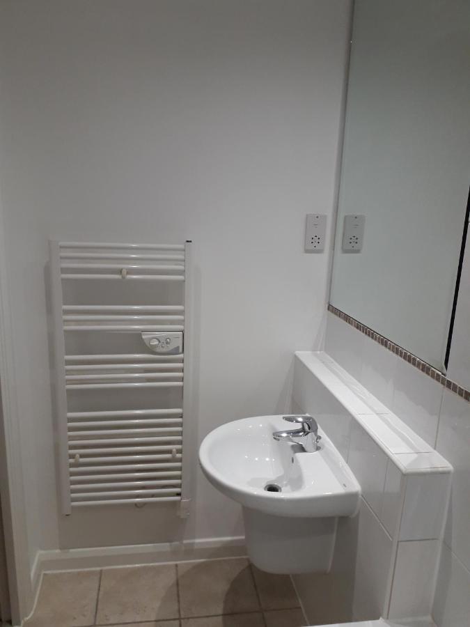 Luxury And Stylish 2 Bedroom Apartment With En-Suite Лутън Екстериор снимка